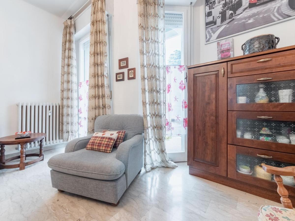 Flaminia Bright & Roomy Apartment 佩萨罗 外观 照片