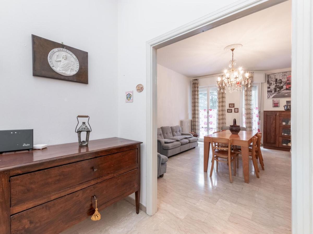 Flaminia Bright & Roomy Apartment 佩萨罗 外观 照片