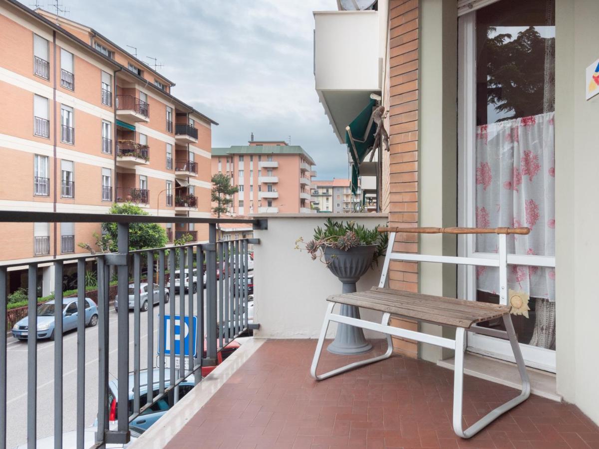 Flaminia Bright & Roomy Apartment 佩萨罗 外观 照片