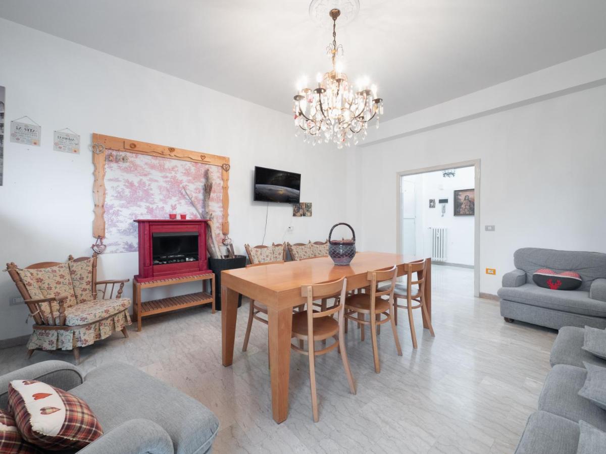 Flaminia Bright & Roomy Apartment 佩萨罗 外观 照片