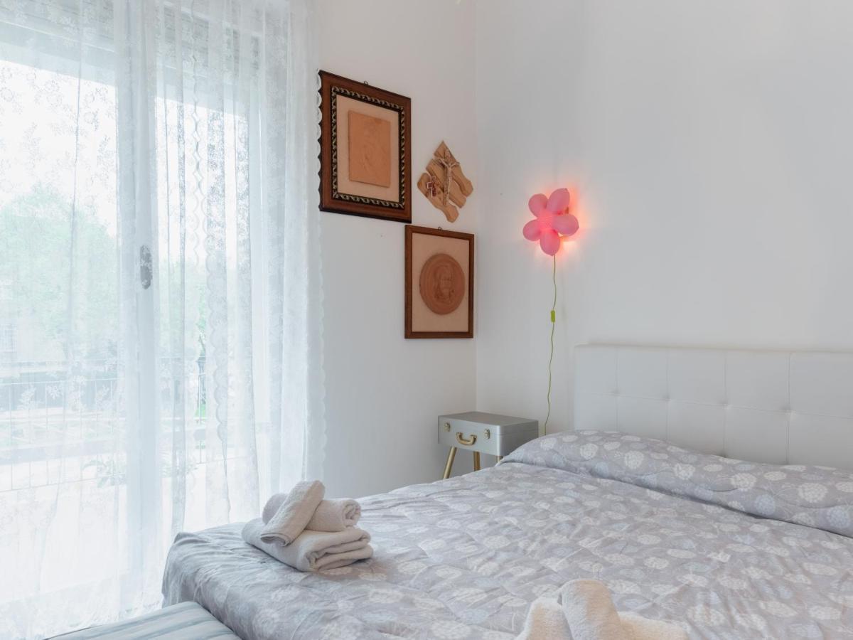 Flaminia Bright & Roomy Apartment 佩萨罗 外观 照片